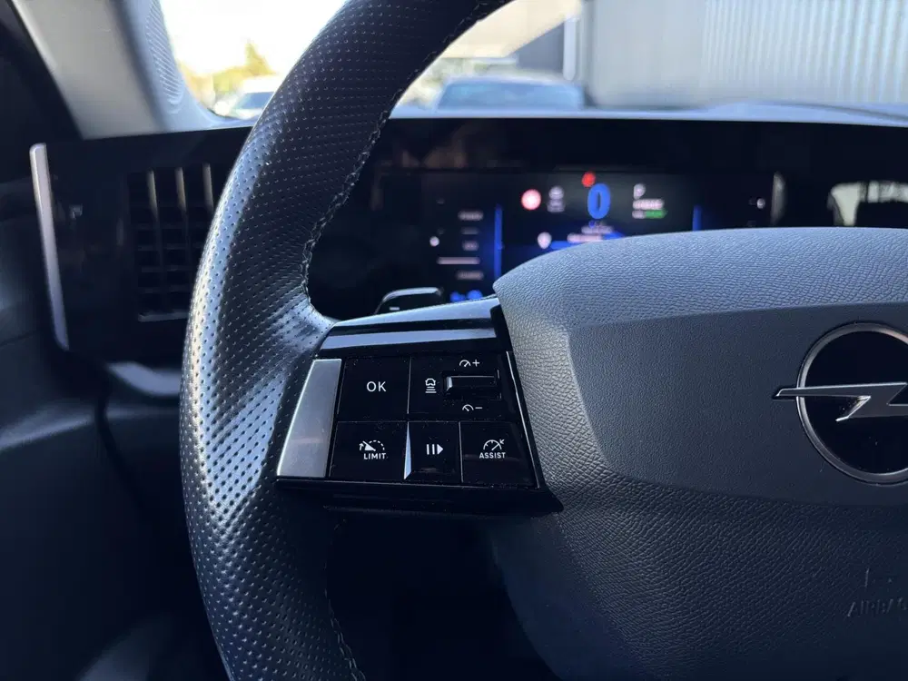 Opel Astra Hybrid Business Edition trekhaak camera st uit 2023, foto 15