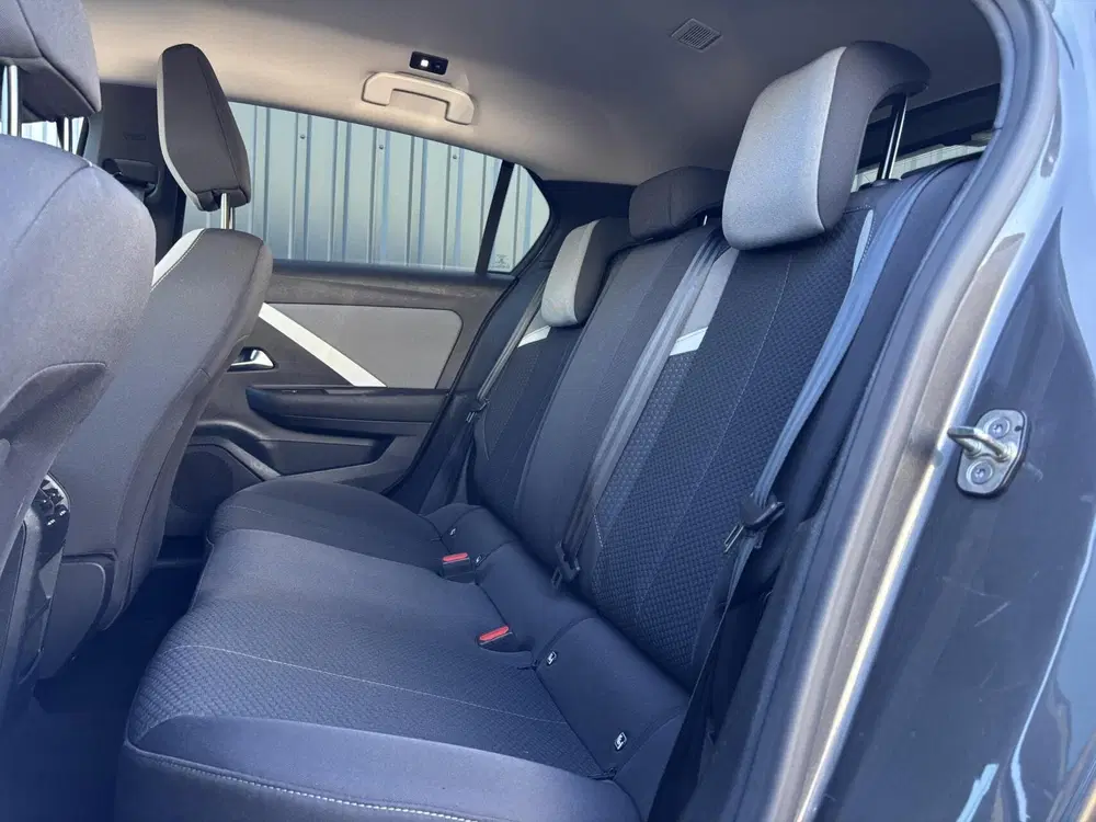Opel Astra Hybrid Business Edition trekhaak camera st uit 2023, foto 9