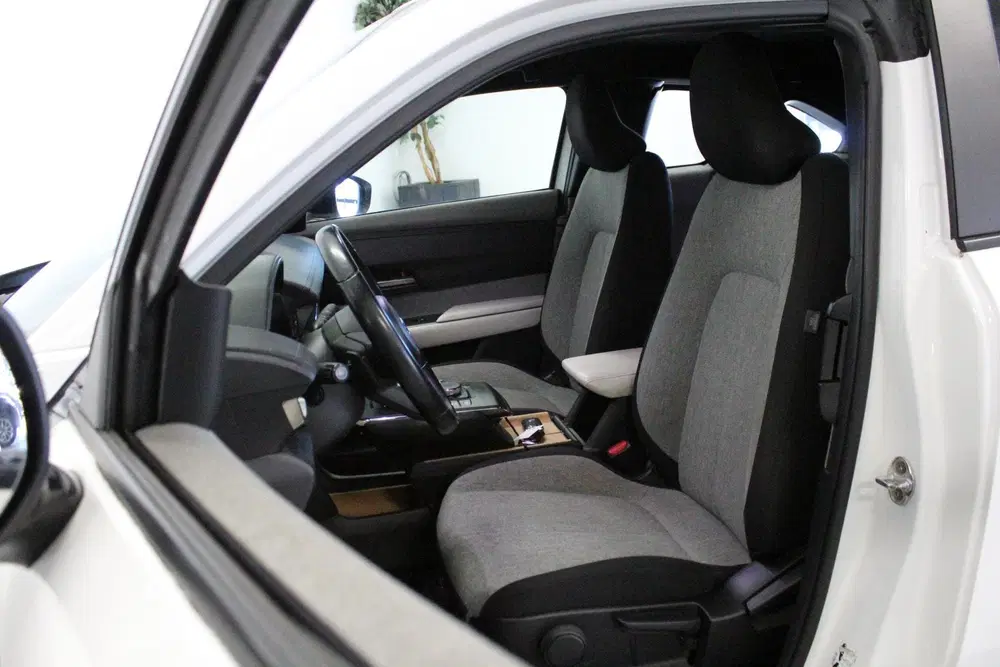 Mazda MX-30 e-SkyActiv 145 36 kWh uit 2021, foto 9