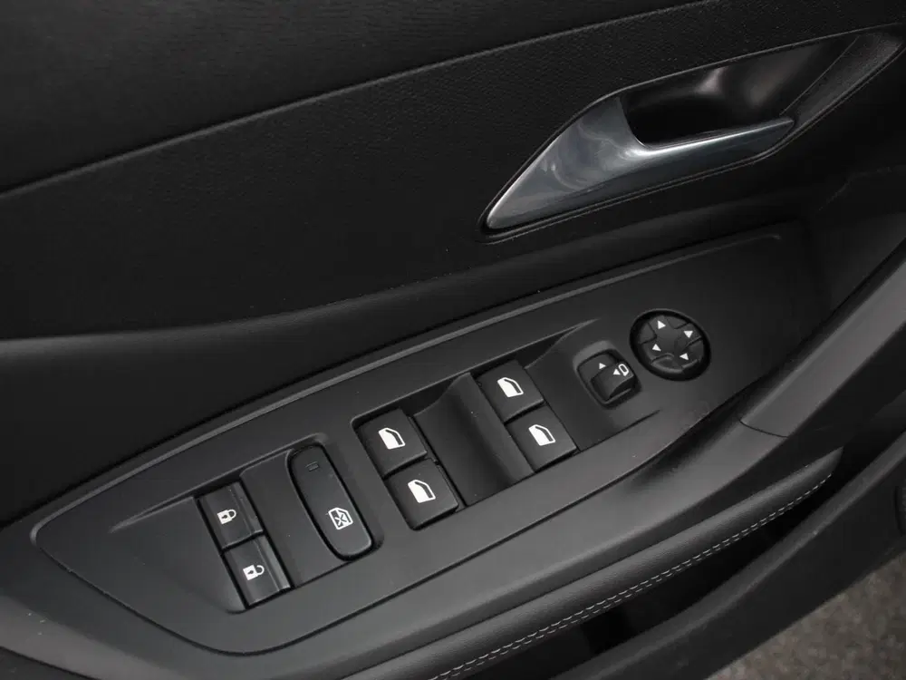 Peugeot 408 1.2 PureTech 130pk Automaat Allure Pack El uit 2024, foto 11