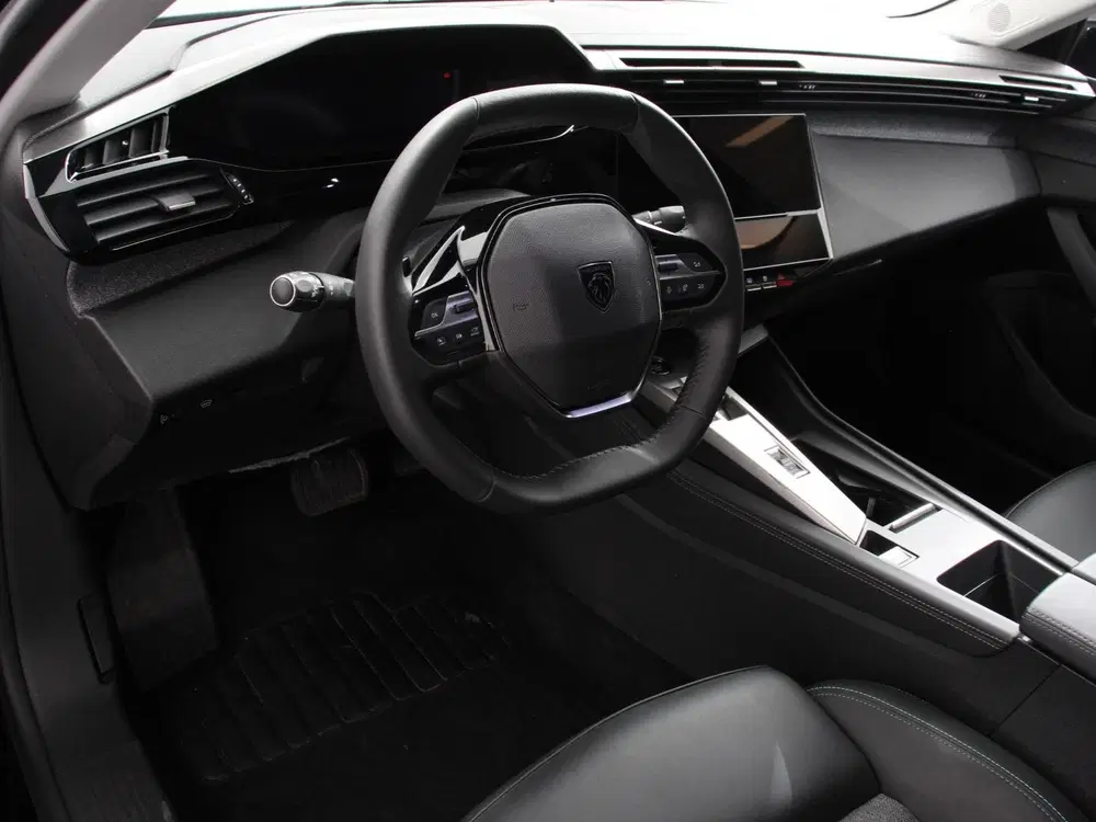Peugeot 408 1.2 PureTech 130pk Automaat Allure Pack El uit 2024, foto 2