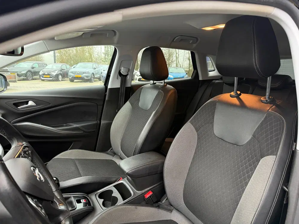 Opel Grandland Business Elegance uit 2021, foto 2