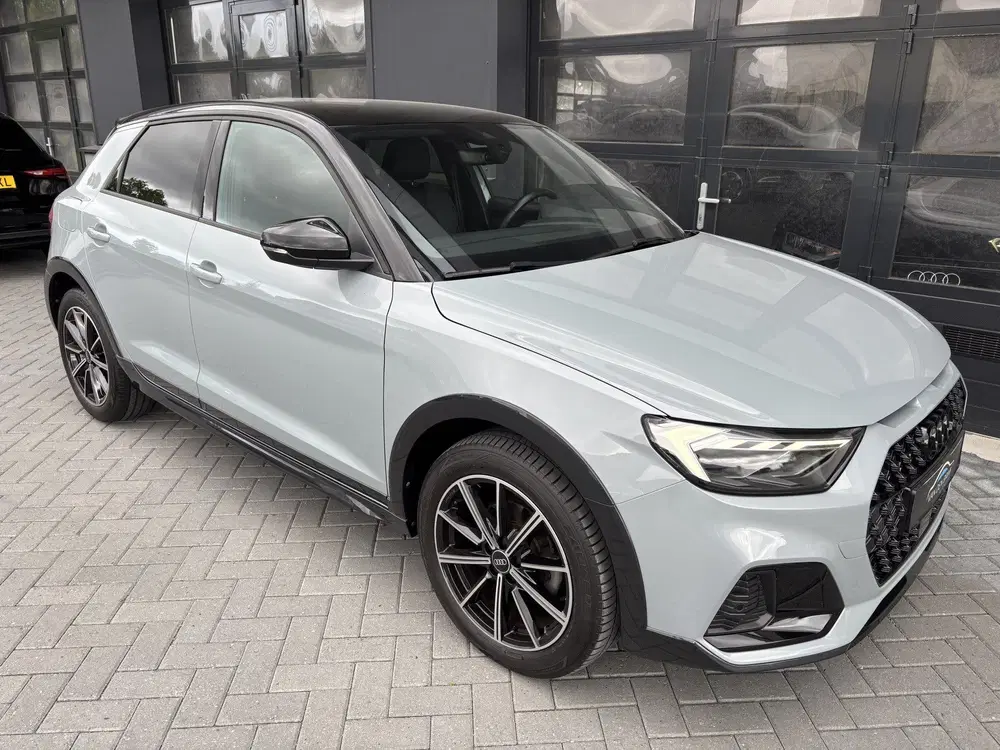 Audi A1 30 TFSI S-line Black Ed. Pijl grijs uit 2023