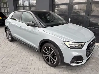 Audi A1 30 TFSI S-line Black Ed. Pijl grijs uit 2023