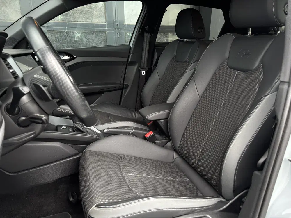 Audi A1 30 TFSI S-line Black Ed. Pijl grijs uit 2023, foto 10