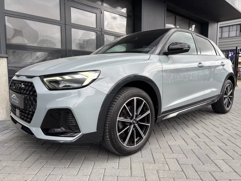 Audi A1 30 TFSI S-line Black Ed. Pijl grijs uit 2023, foto 4