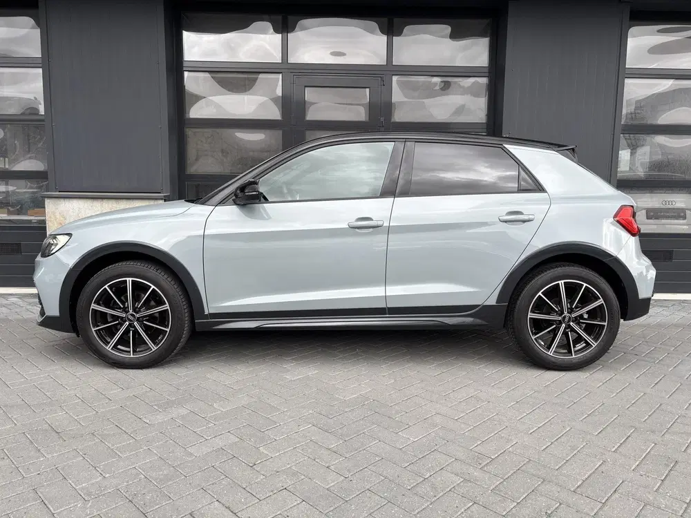Audi A1 30 TFSI S-line Black Ed. Pijl grijs uit 2023, foto 5
