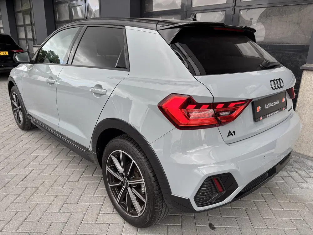 Audi A1 30 TFSI S-line Black Ed. Pijl grijs uit 2023, foto 6