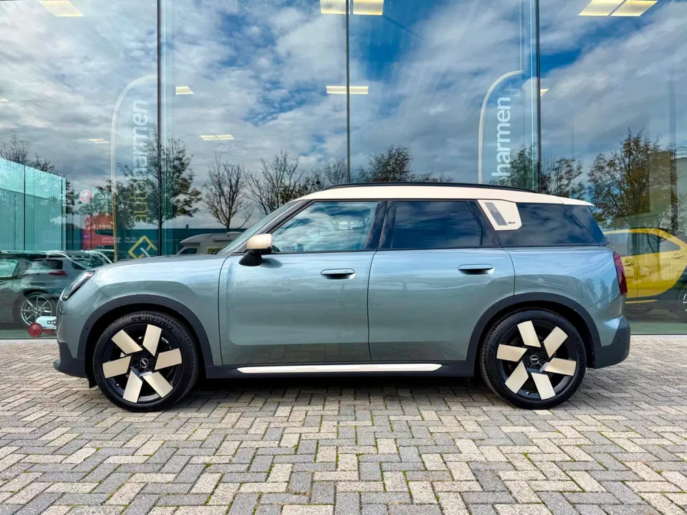 Mini Countryman SE ALL4 Favoured XL 66.5 kWh uit 2024, foto 2