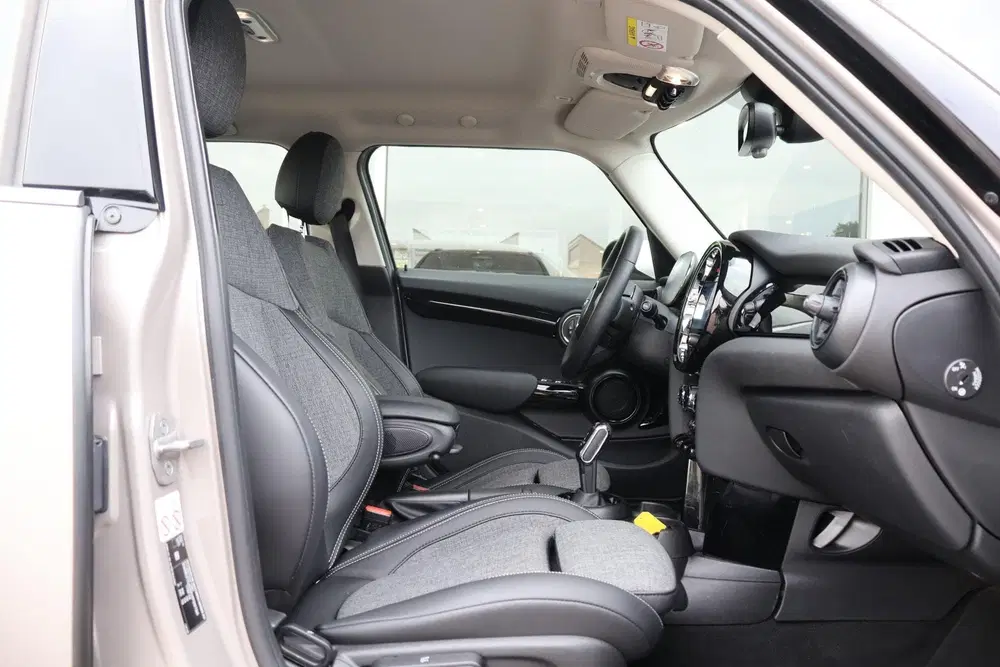 Mini Cooper 1.5 136pk AUT Cooper Business Edition uit 2021, foto 15