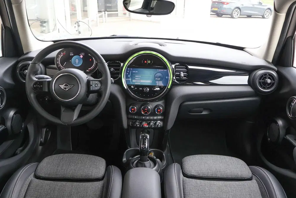 Mini Cooper 1.5 136pk AUT Cooper Business Edition uit 2021, foto 5