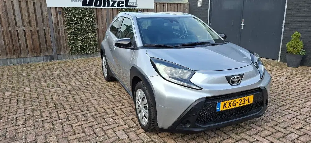 Toyota Aygo X 1.0 VVT-i S-CVT Play + AUTOMAAT Appel-carp uit 2024, foto 2
