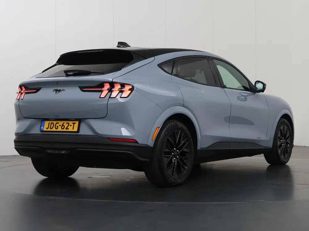 Ford Mustang Mach-E Extended Premium RWD 88 kWh uit 2025, foto 2
