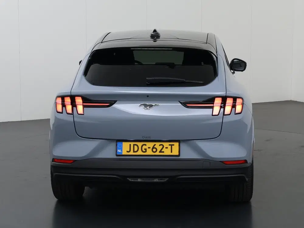 Ford Mustang Mach-E Extended Premium RWD 88 kWh uit 2025, foto 4
