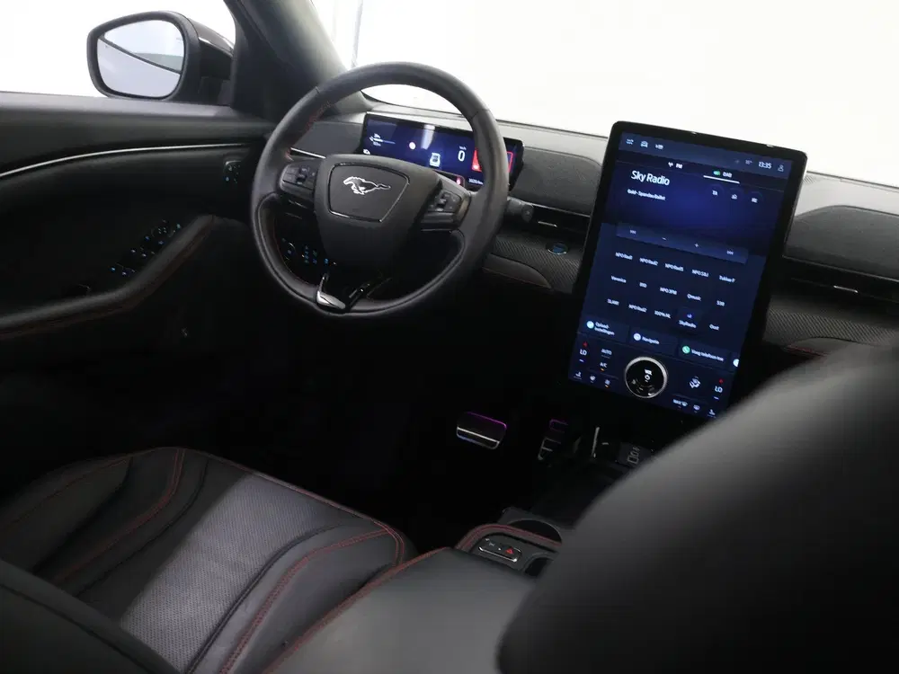 Ford Mustang Mach-E Extended Premium RWD 88 kWh uit 2025, foto 9