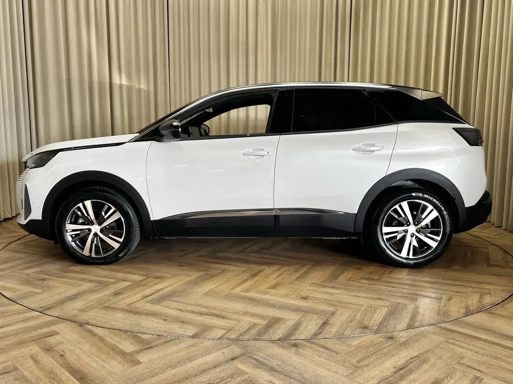 Peugeot 3008 1.2 Hybrid 136 Allure Pack Business uit 2024, foto 2