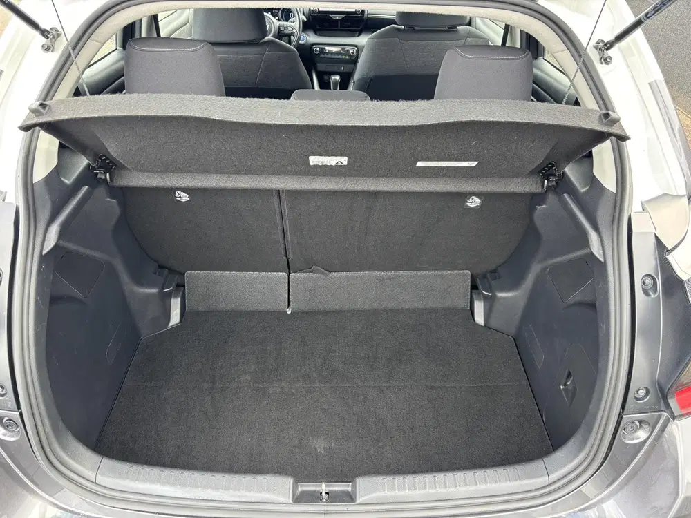 Toyota Yaris 1.5 Hybrid Executive Bi-tone edition Navig uit 2021, foto 11