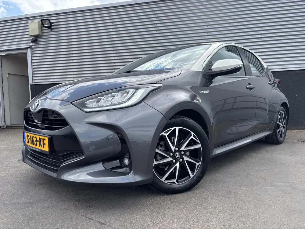 Toyota Yaris 1.5 Hybrid Executive Bi-tone edition Navig uit 2021, foto 2