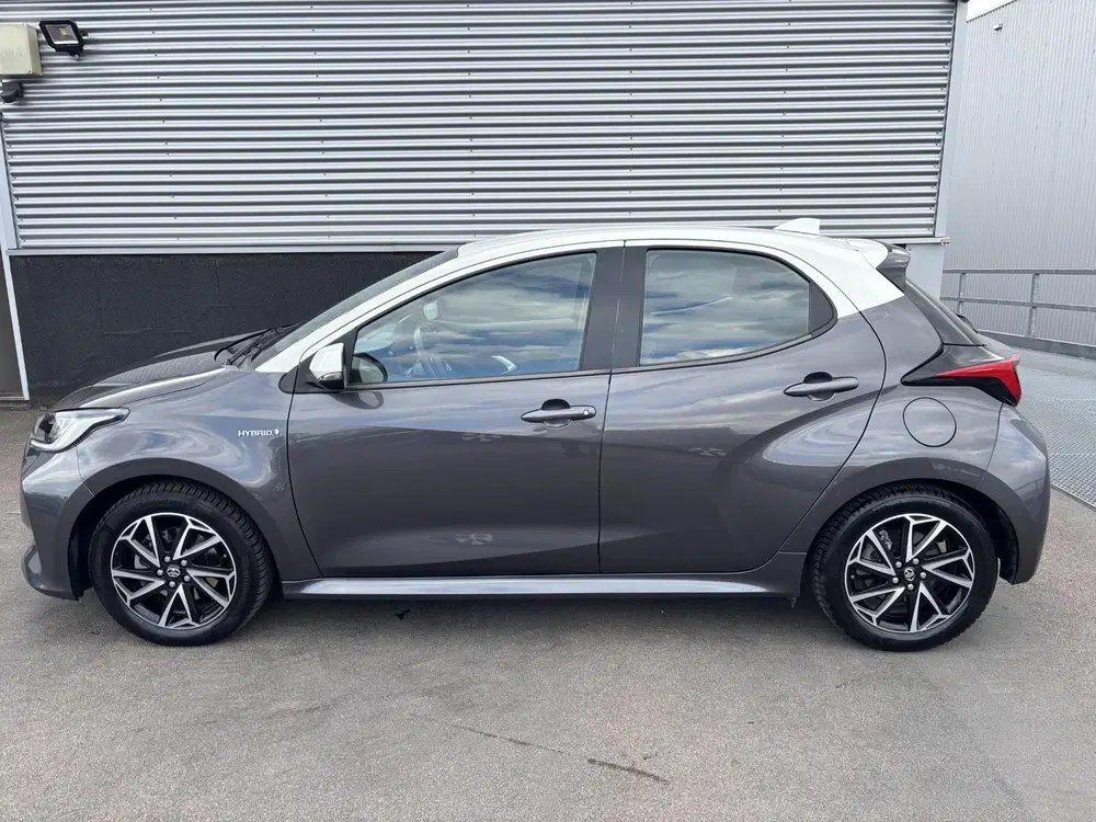 Toyota Yaris 1.5 Hybrid Executive Bi-tone edition Navig uit 2021, foto 3