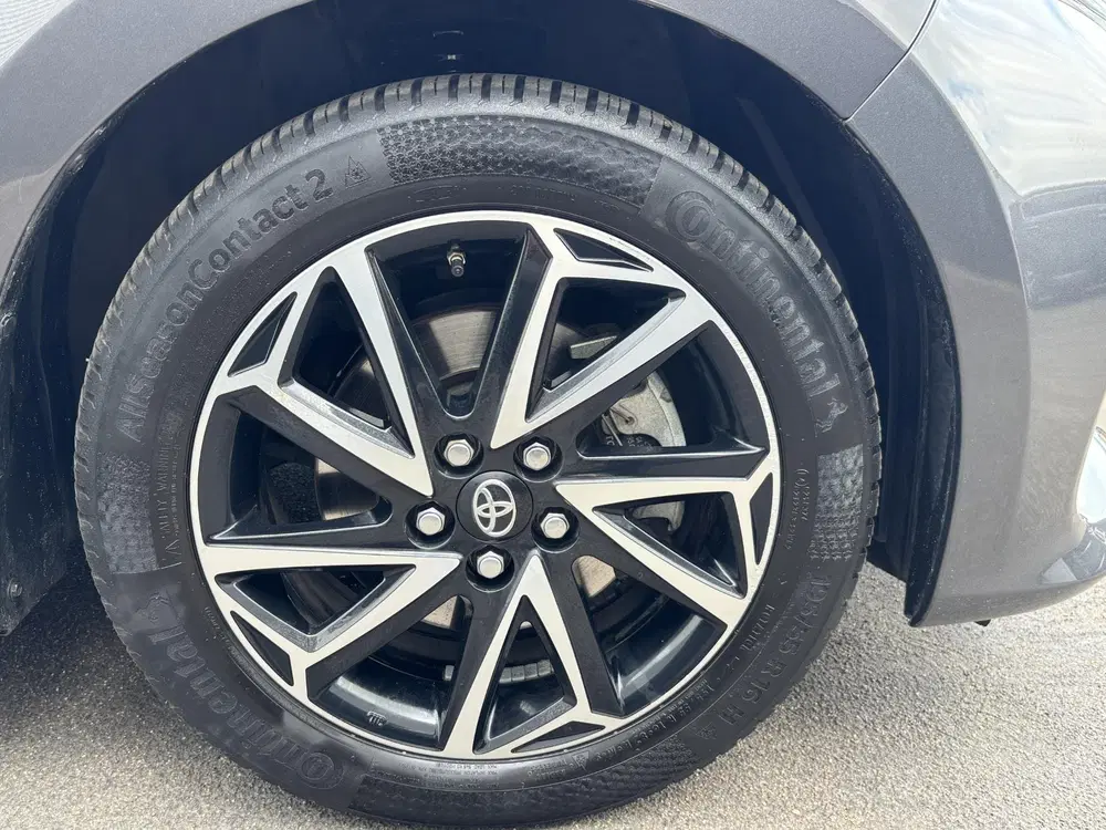 Toyota Yaris 1.5 Hybrid Executive Bi-tone edition Navig uit 2021, foto 7