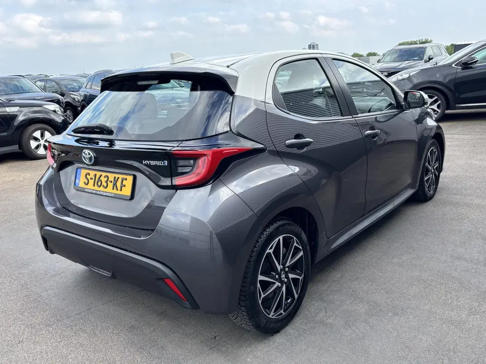 Toyota Yaris 1.5 Hybrid Executive Bi-tone edition Navig uit 2021, foto 8