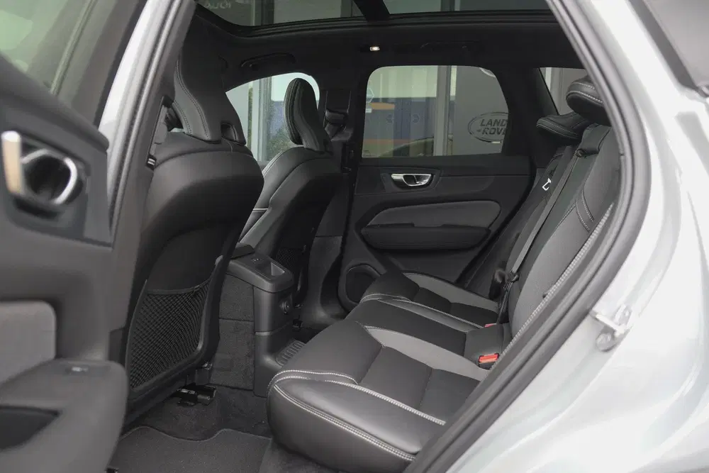 Volvo XC60 2.0 T8 455pk Plus Black edition Panoramada uit 2026, foto 10