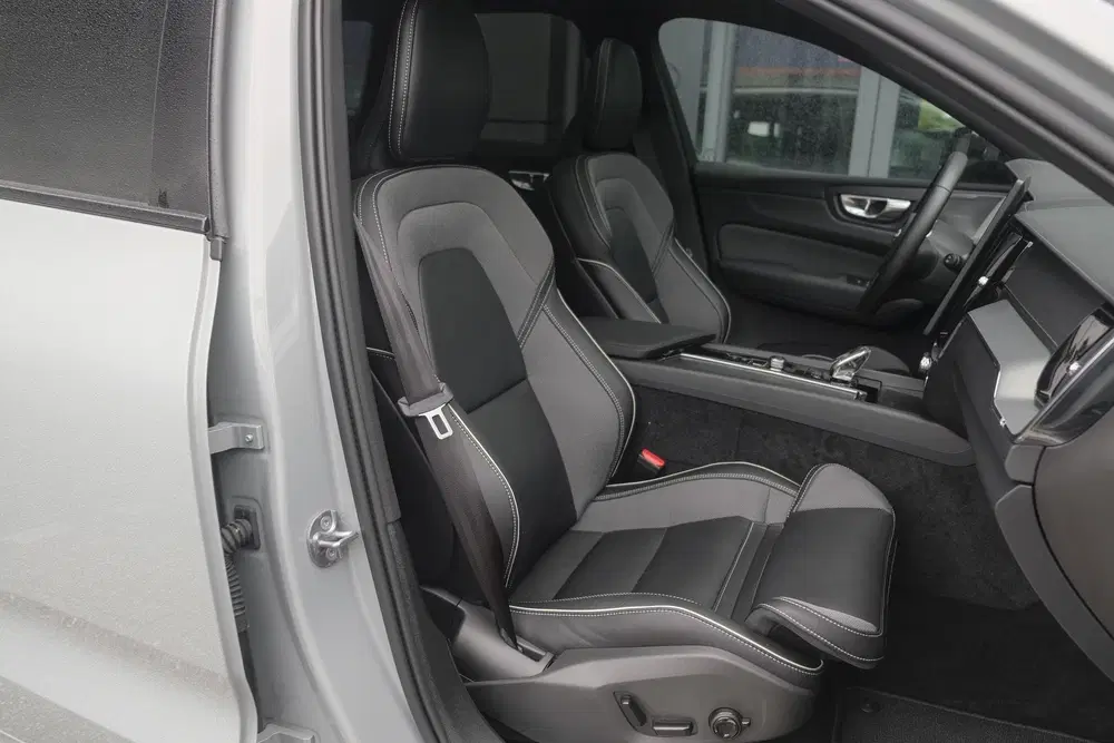 Volvo XC60 2.0 T8 455pk Plus Black edition Panoramada uit 2026, foto 11