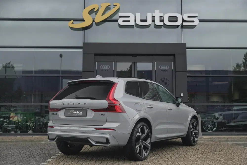 Volvo XC60 2.0 T8 455pk Plus Black edition Panoramada uit 2026, foto 2