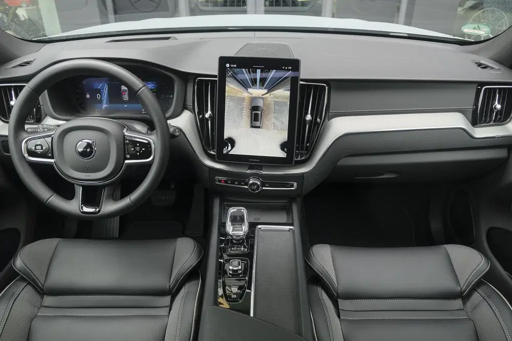 Volvo XC60 2.0 T8 455pk Plus Black edition Panoramada uit 2026, foto 3