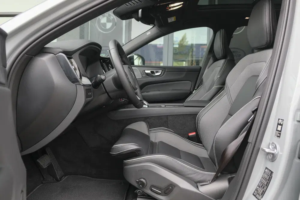 Volvo XC60 2.0 T8 455pk Plus Black edition Panoramada uit 2026, foto 9