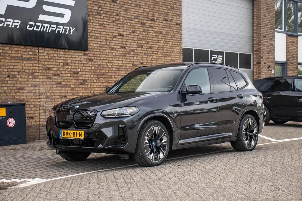 BMW iX3 M-Sport Impressive 80 kWh uit 2022, foto 2