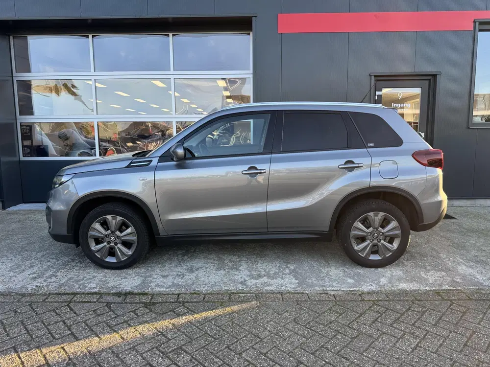 Suzuki Vitara 1.4 Boosterjet Select Smart Hybrid uit 2022, foto 2
