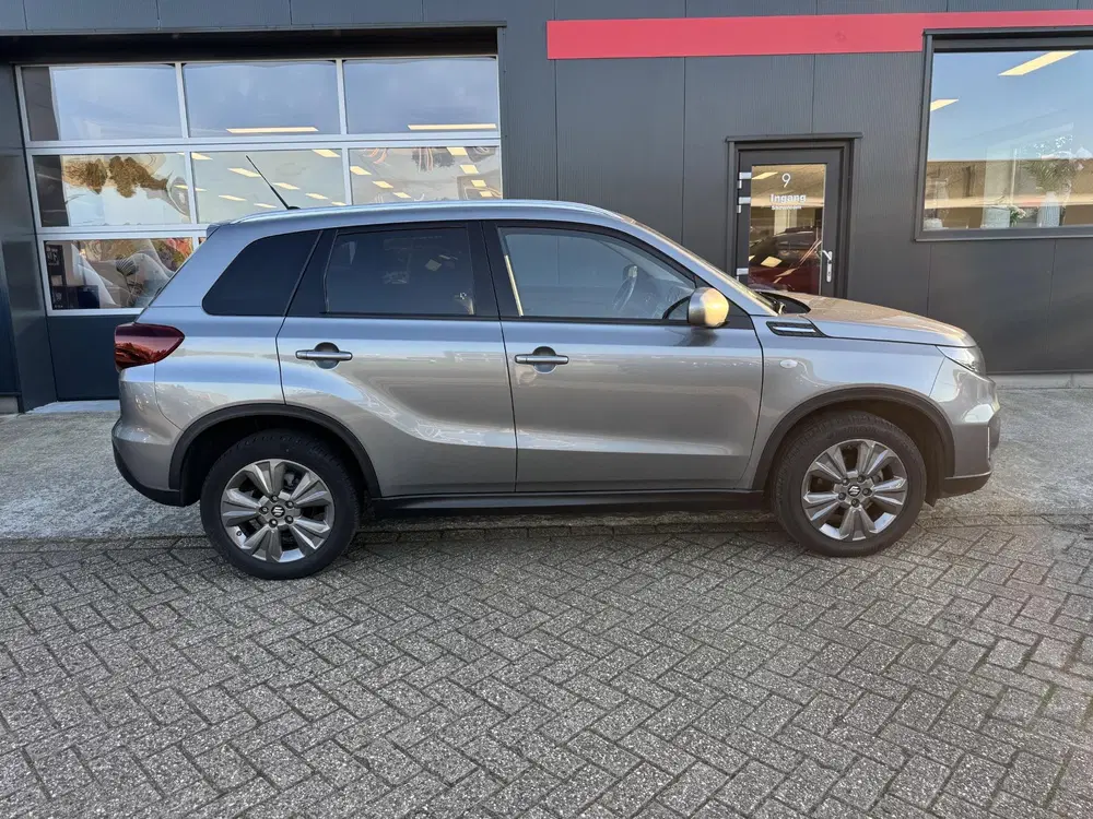 Suzuki Vitara 1.4 Boosterjet Select Smart Hybrid uit 2022, foto 4
