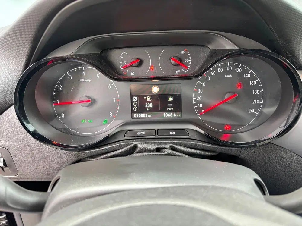 Opel Crossland 1.2 Edition Navi uit 2021, foto 9