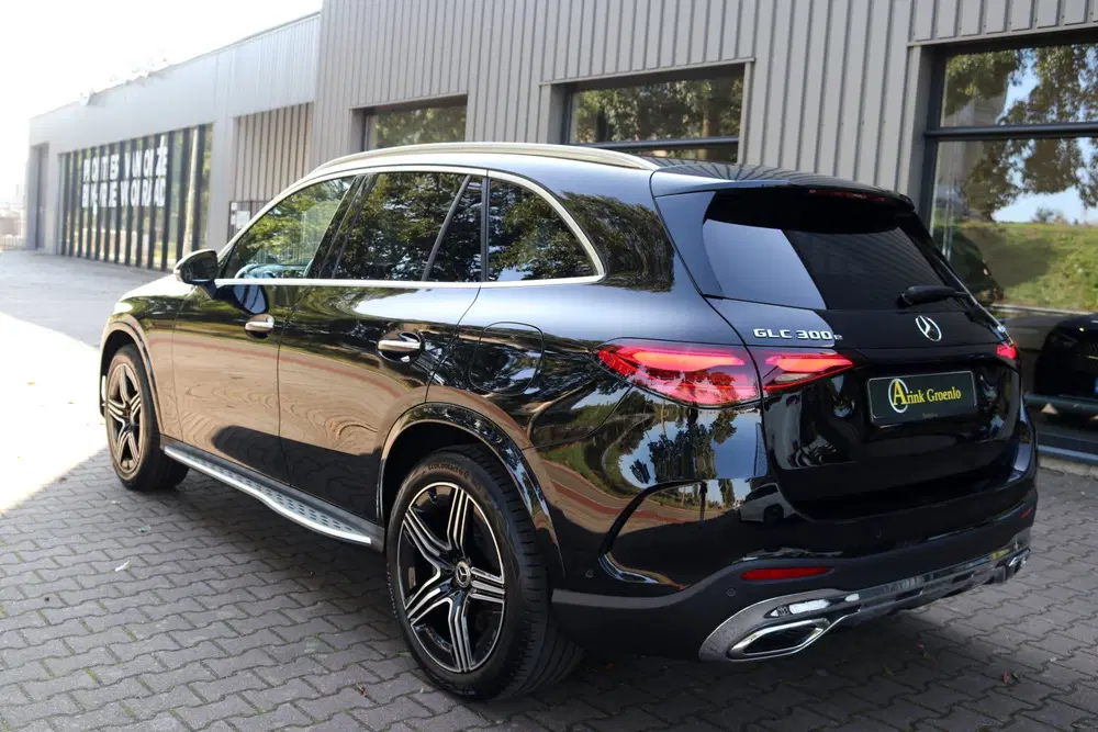 Mercedes-Benz GLC GLC 300e 4MATIC AMG Line Pano Airmatic Ach uit 2023, foto 8
