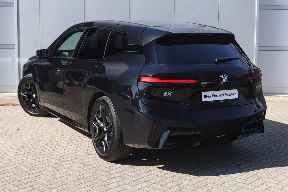 BMW iX xDrive60 M Sport uit 2025, foto 2