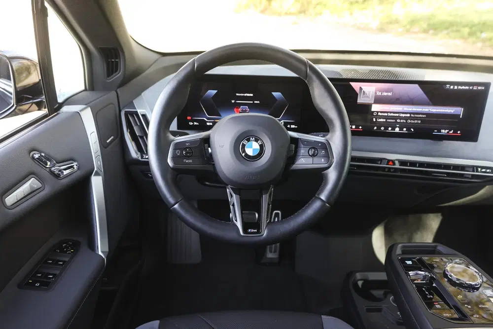 BMW iX xDrive60 M Sport uit 2025, foto 3