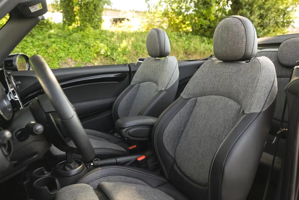 Mini Cabrio Cooper S Classic Automaat uit 2023, foto 11