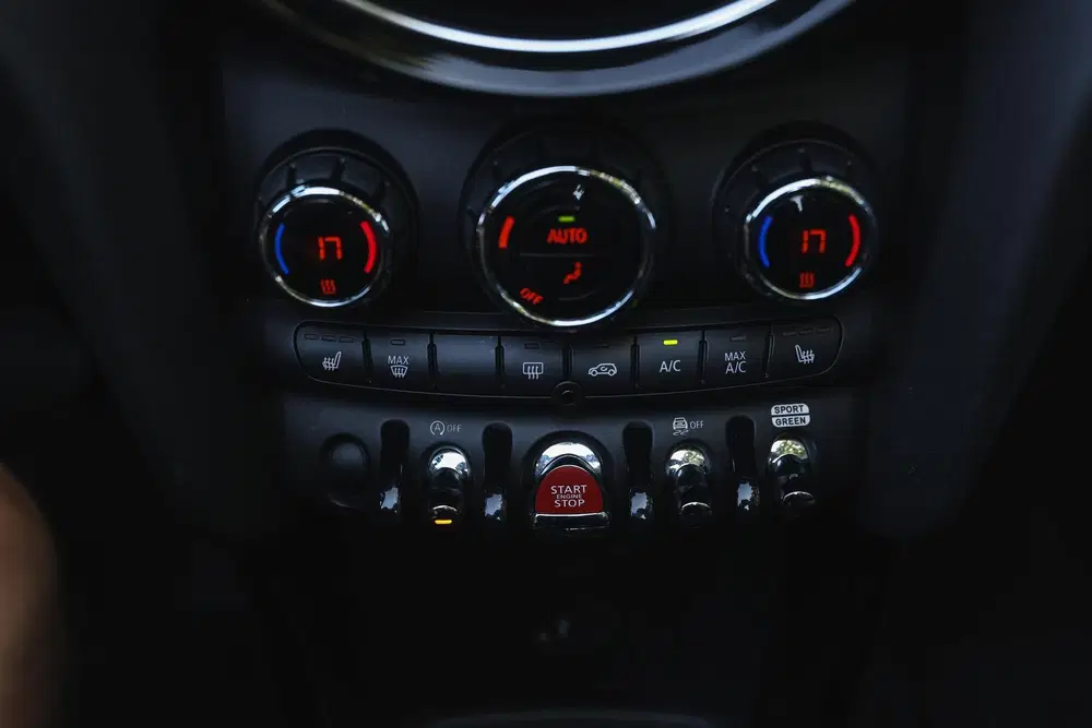 Mini Cabrio Cooper S Classic Automaat uit 2023, foto 14
