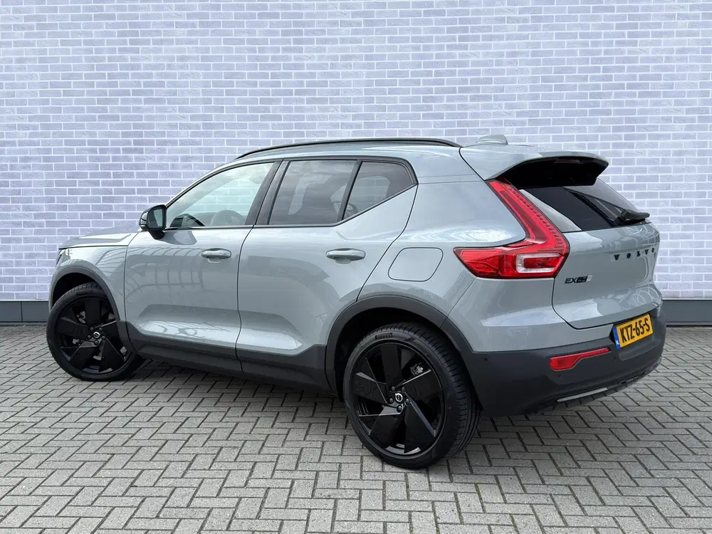 Volvo EX40 Single Motor Extended Range Plus Black Ed. uit 2026, foto 3