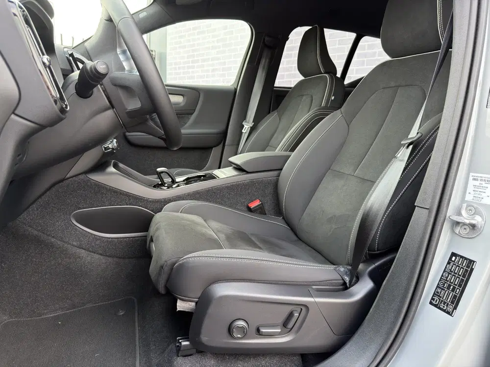 Volvo EX40 Single Motor Extended Range Plus Black Ed. uit 2026, foto 7