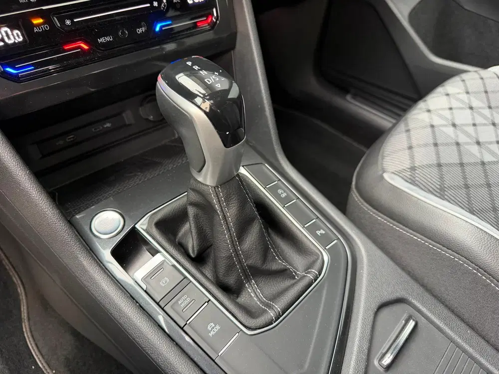 Volkswagen Tiguan 1.5 TSI R-Line Blackstyle uit 2022, foto 11