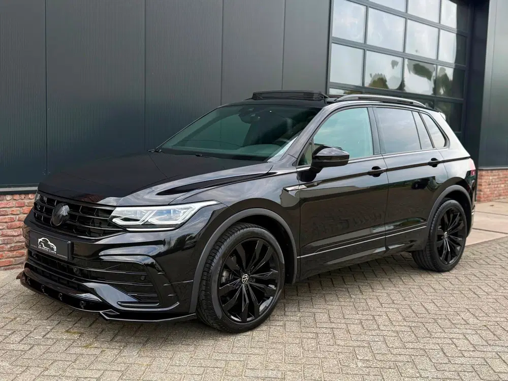 Volkswagen Tiguan 1.5 TSI R-Line Blackstyle uit 2022, foto 2