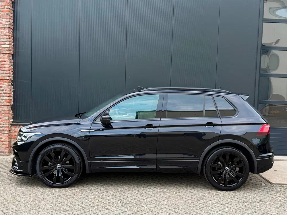 Volkswagen Tiguan 1.5 TSI R-Line Blackstyle uit 2022, foto 3