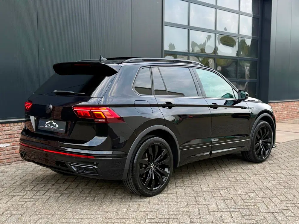 Volkswagen Tiguan 1.5 TSI R-Line Blackstyle uit 2022, foto 6