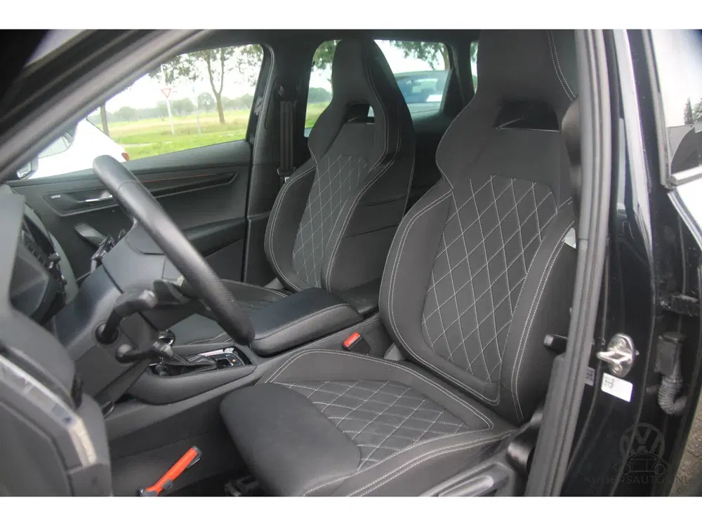 Skoda Karoq 1.5 TSI ACT Sportline Business uit 2020, foto 3