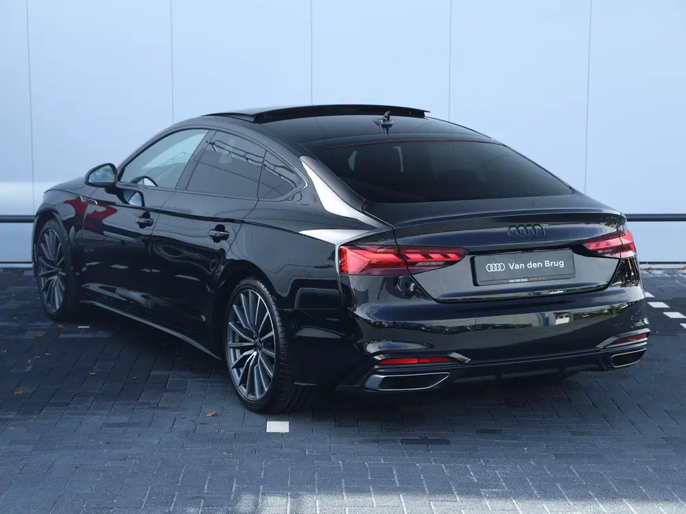 Audi A5 40 TFSI S edition Competition uit 2024, foto 12