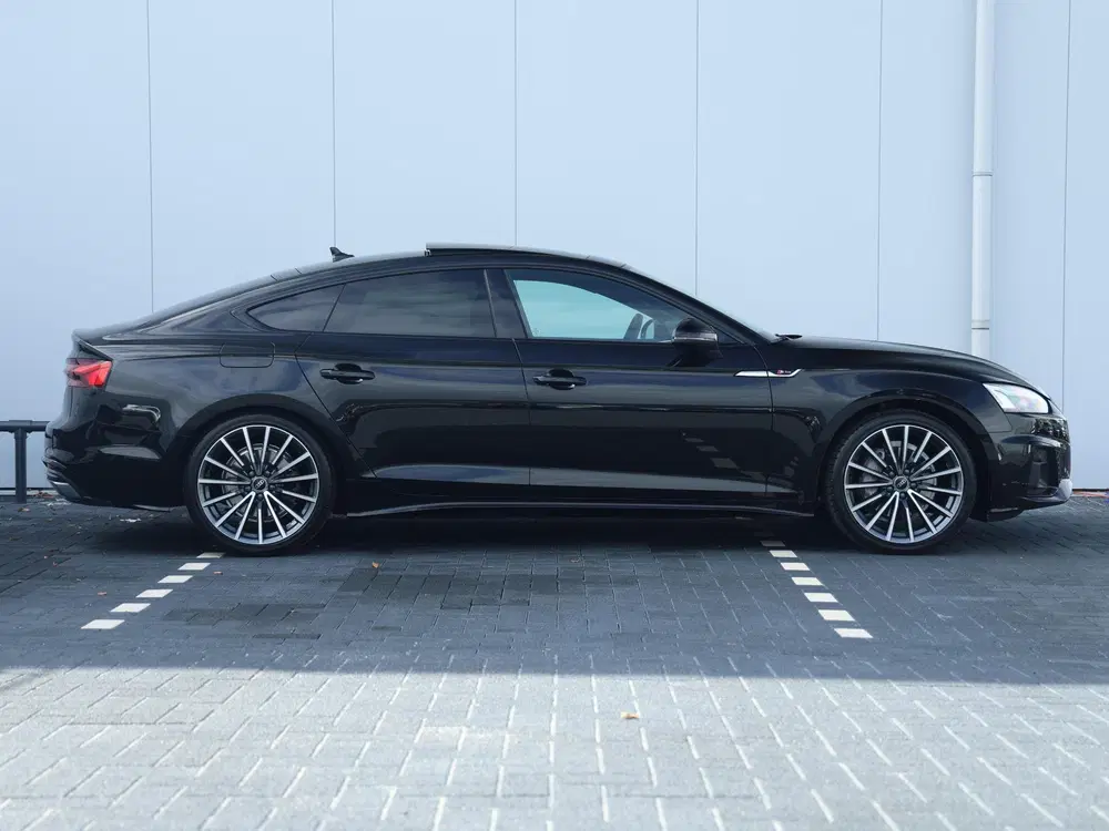 Audi A5 40 TFSI S edition Competition uit 2024, foto 2