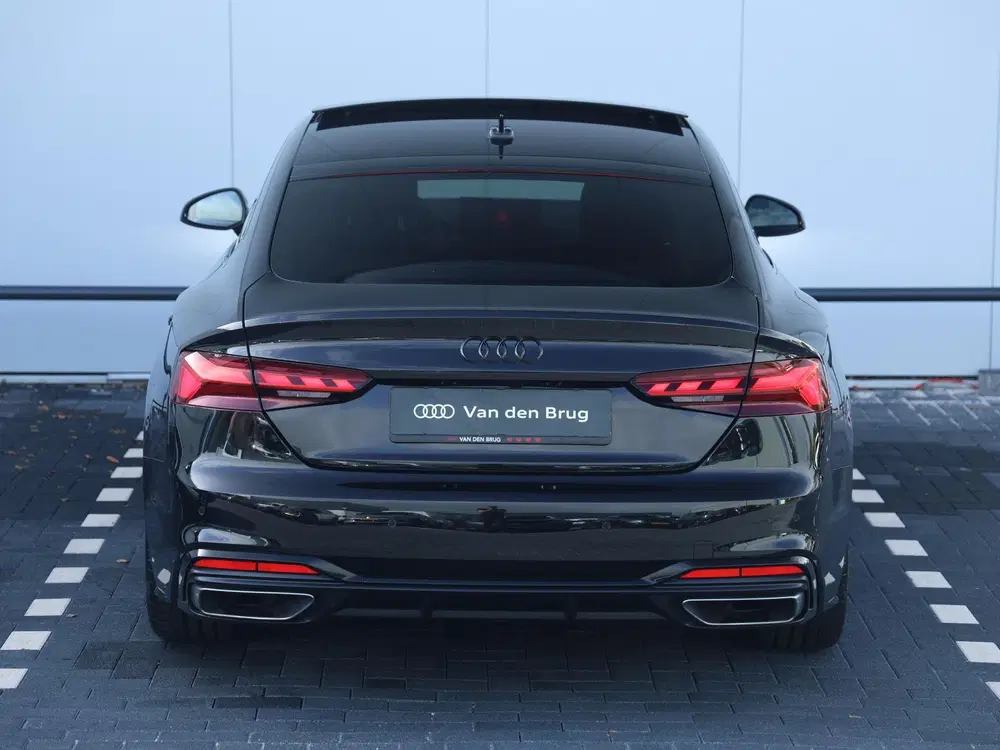Audi A5 40 TFSI S edition Competition uit 2024, foto 6
