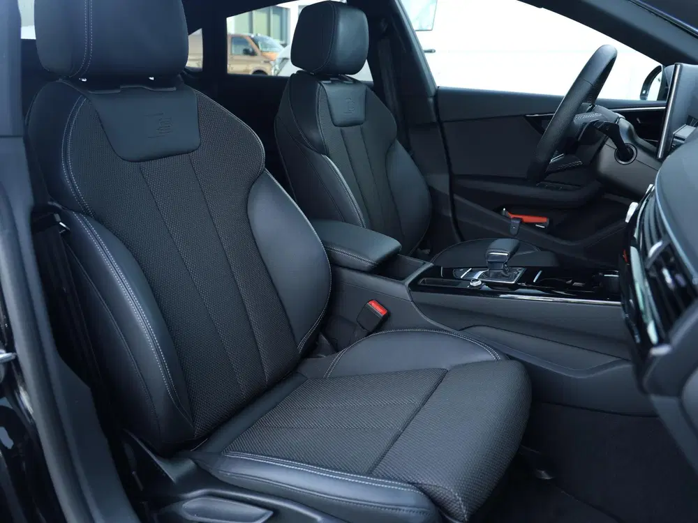 Audi A5 40 TFSI S edition Competition uit 2024, foto 8